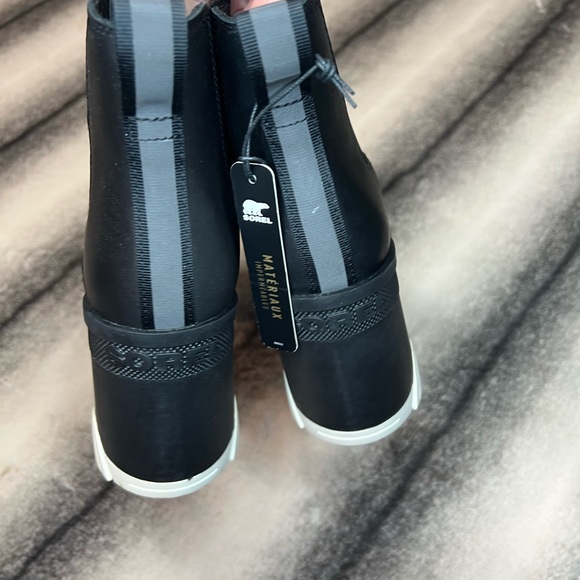 { Sorel } Brex Heel Lug Sole Chelsea Boots Black White - Picture 6 of 10